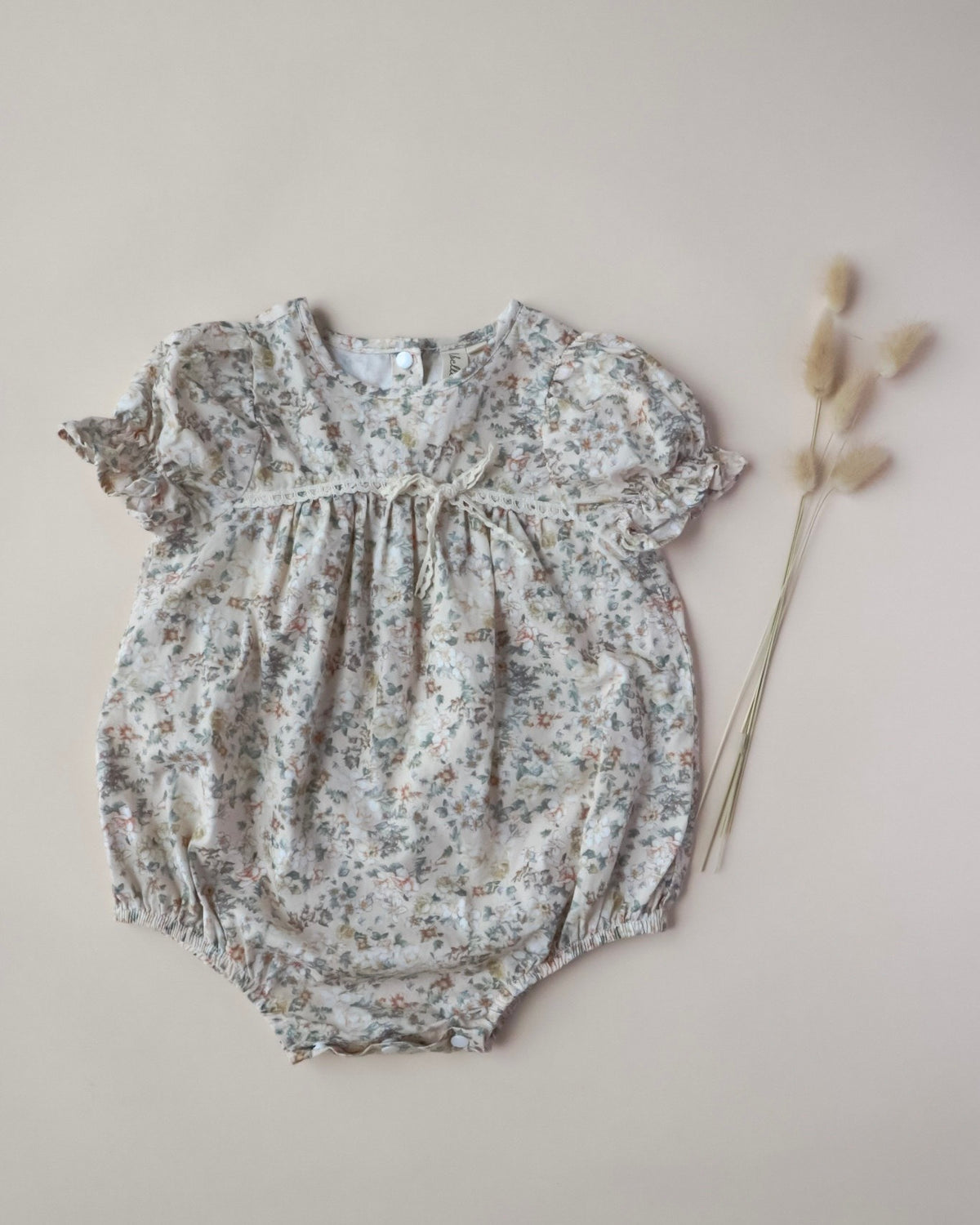 Libellula - Baby romper with cute flower pattern made of lovely cotton and silk fabric