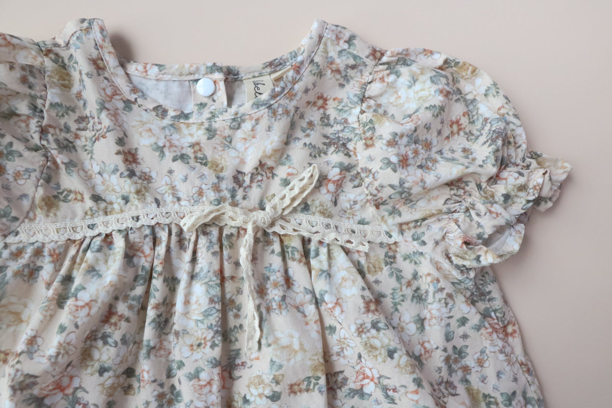 Libellula - Set of beautiful little flower-shaped baby dresses made of cotton and silk fabric with scrunches included