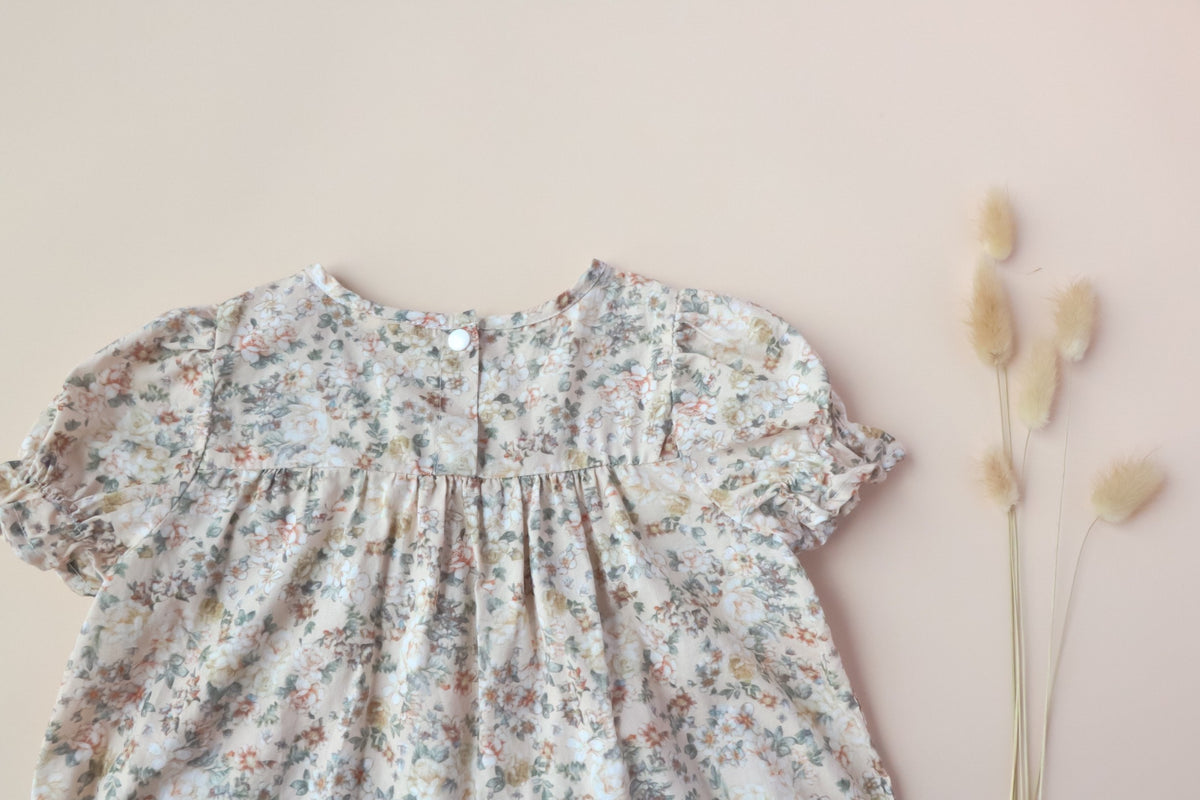 Libellula - Set of beautiful little flower-shaped baby dresses made of cotton and silk fabric with scrunches included